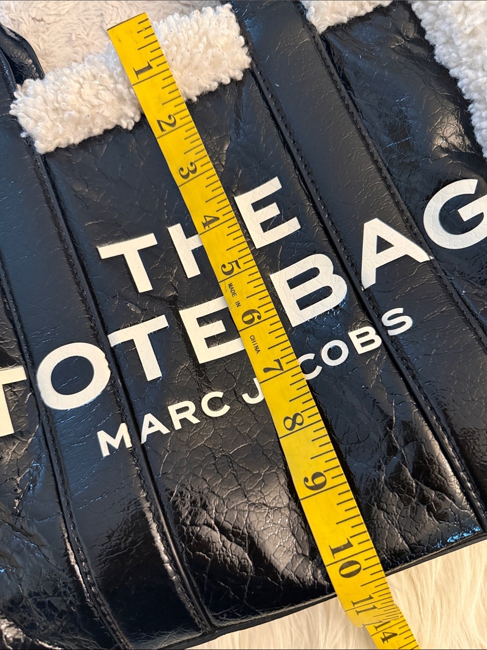Marc Jacobs Crinkled Leather The Tote Bag Marc Jacobs Shearling - Picture 12 of 16